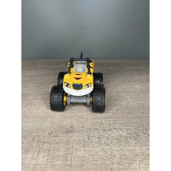 Blaze & The Monster Machines Toy Monster Truck Stripes Yellow - Picture 2 of 8